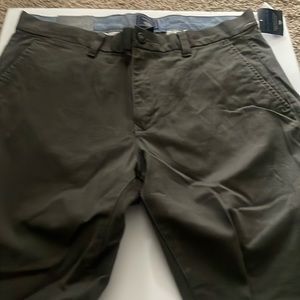 Gap men’s khakis olive green skinny stretch 33x30